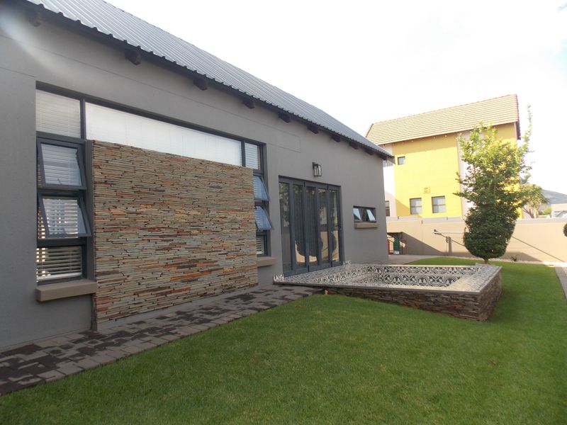 Sleek & Modern Family Living in Leloko Lifestyle Estate with Pool & Entertainer’s Patio - Photo 4