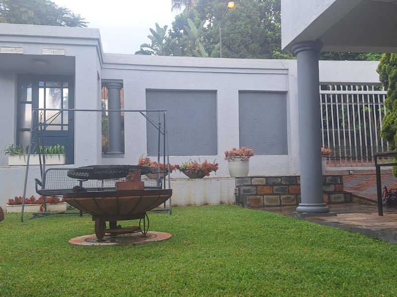 Spacious 3 / 4 Bedroom ( 4th room to be used for study)  and flatlet.  Wheelchair friend - Photo 4