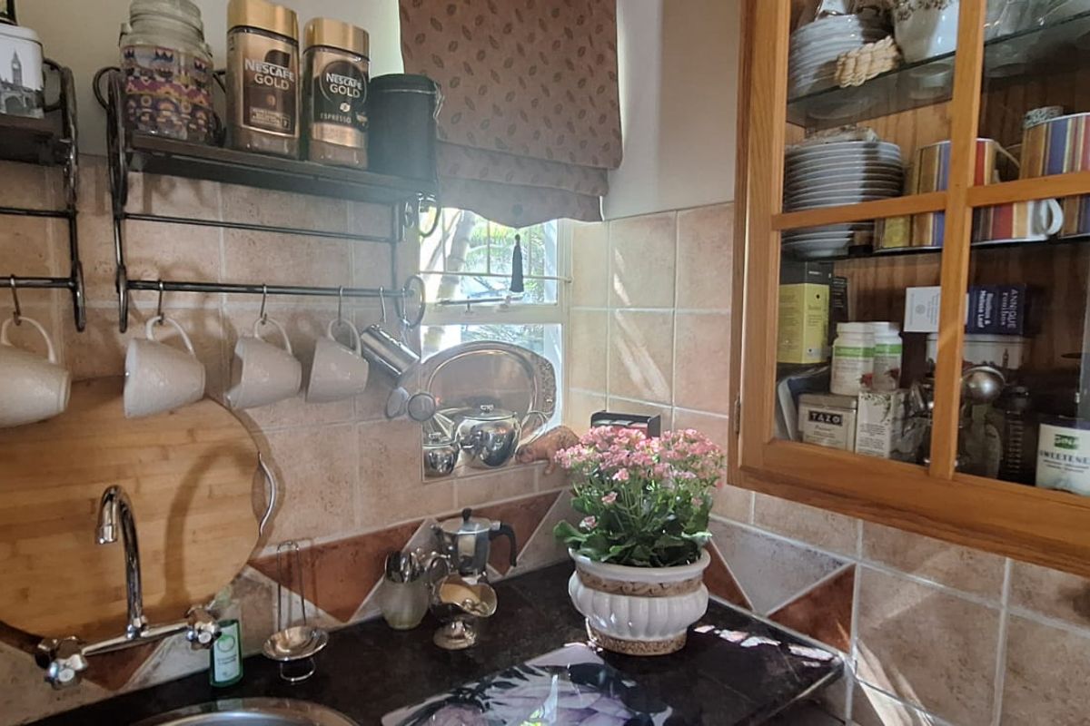 Spacious 3 / 4 Bedroom ( 4th room to be used for study)  and flatlet.  Wheelchair friend - Photo 5