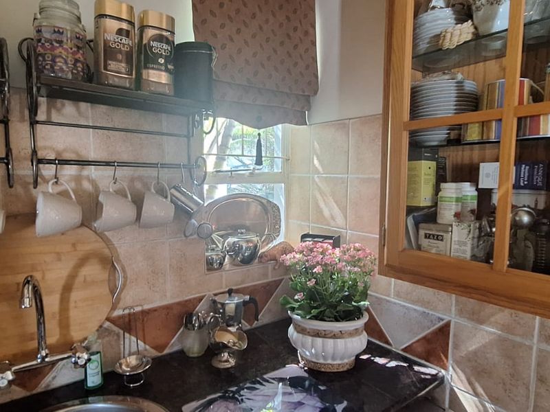 Spacious 3 / 4 Bedroom ( 4th room to be used for study)  and flatlet.  Wheelchair friend - Photo 5