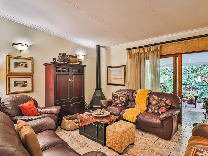 Spacious 3 / 4 Bedroom ( 4th room to be used for study)  and flatlet.  Wheelchair friend - Photo 9
