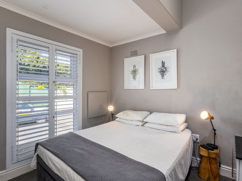 Two Bedroom Two Bathroom with Garden in the heart of Harfield - Photo 10