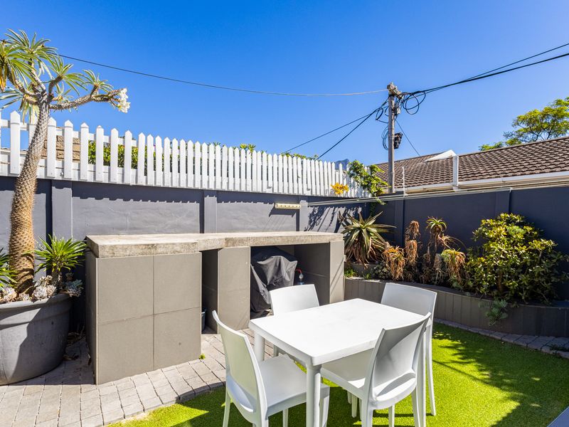 Two Bedroom Two Bathroom with Garden in the heart of Harfield - Photo 8