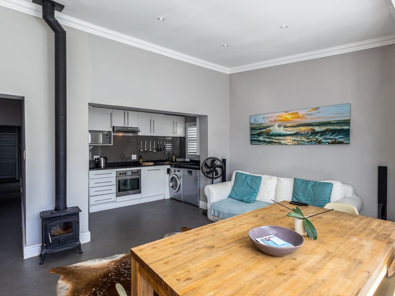 Two Bedroom Two Bathroom with Garden in the heart of Harfield - Photo 4