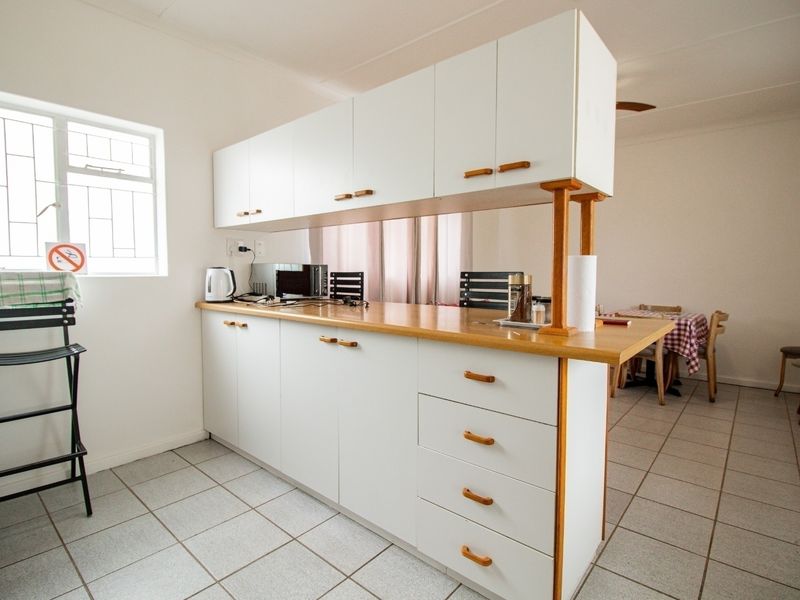 Well-Maintained 1-Bedroom Apartment in Quiet Setting - Photo 6