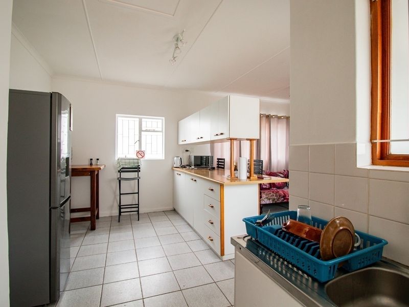 Well-Maintained 1-Bedroom Apartment in Quiet Setting - Photo 5