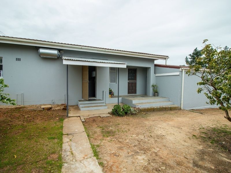 Well-Maintained 1-Bedroom Apartment in Quiet Setting - Photo 2