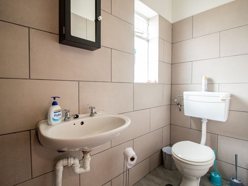 Well-Maintained 1-Bedroom Apartment in Quiet Setting - Photo 10