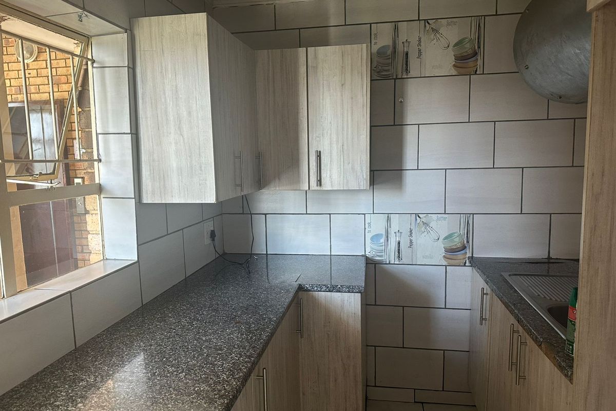 Flat Rental Monthly In Pretoria - Photo 2