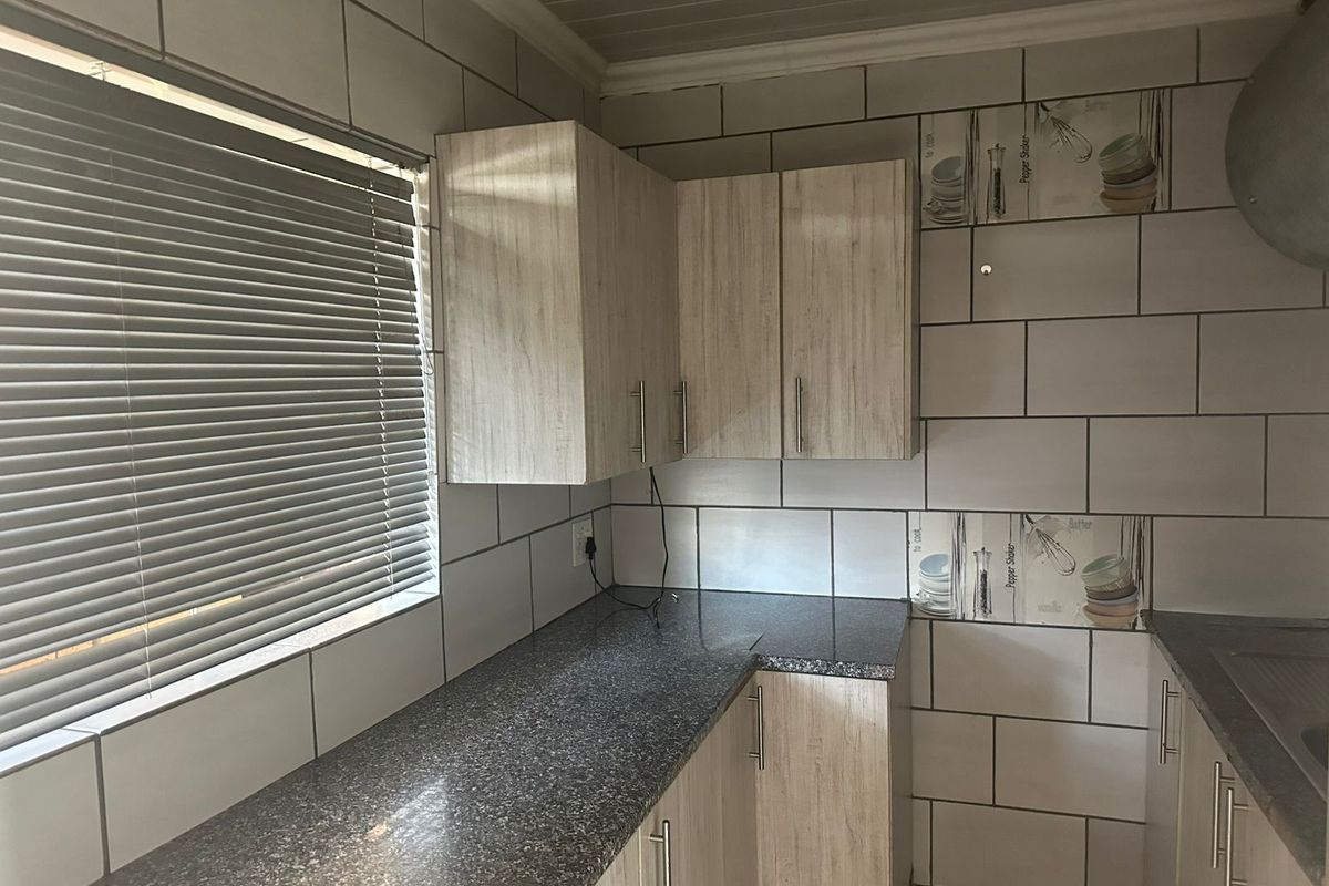 Flat Rental Monthly In Pretoria - Photo 3