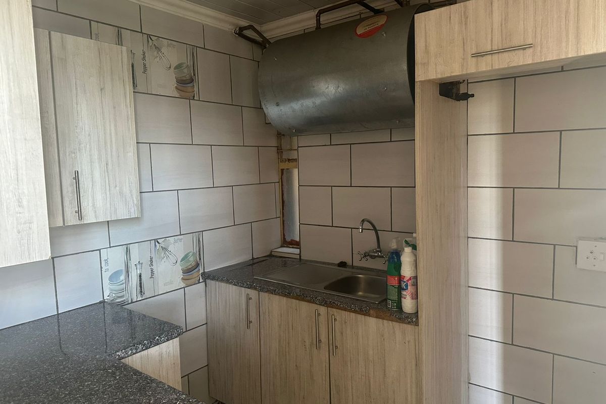 Flat Rental Monthly In Pretoria - Photo 4