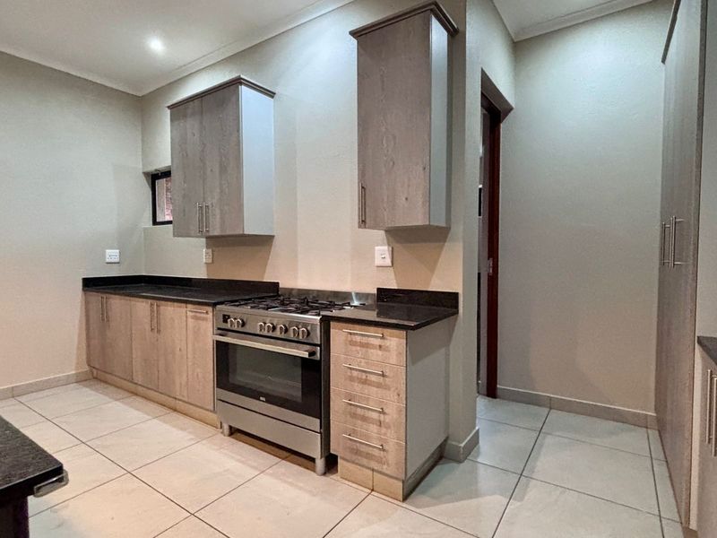 MODERN 3 BEDROOM HOUSE TO LET IN SECURE ESTATE - Photo 5