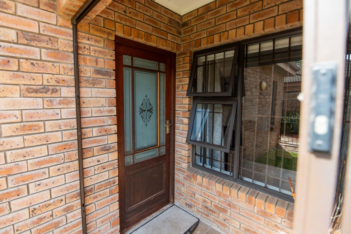 Modern, Energy-Efficient Living in a Sought-After Estate - Photo 3