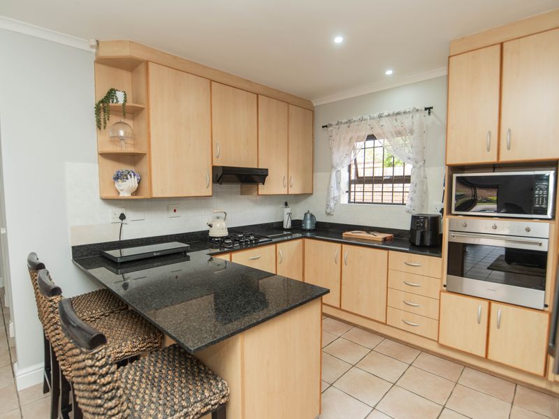 Modern, Energy-Efficient Living in a Sought-After Estate - Photo 10