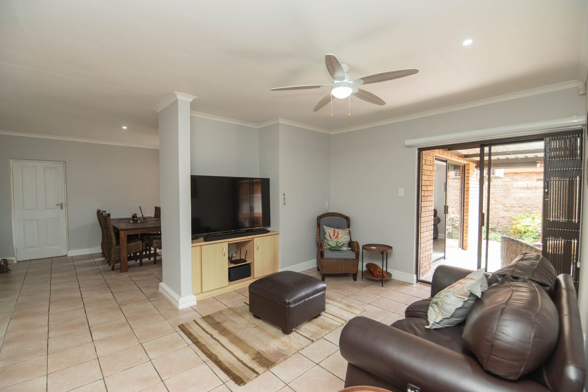 Modern, Energy-Efficient Living in a Sought-After Estate - Photo 5