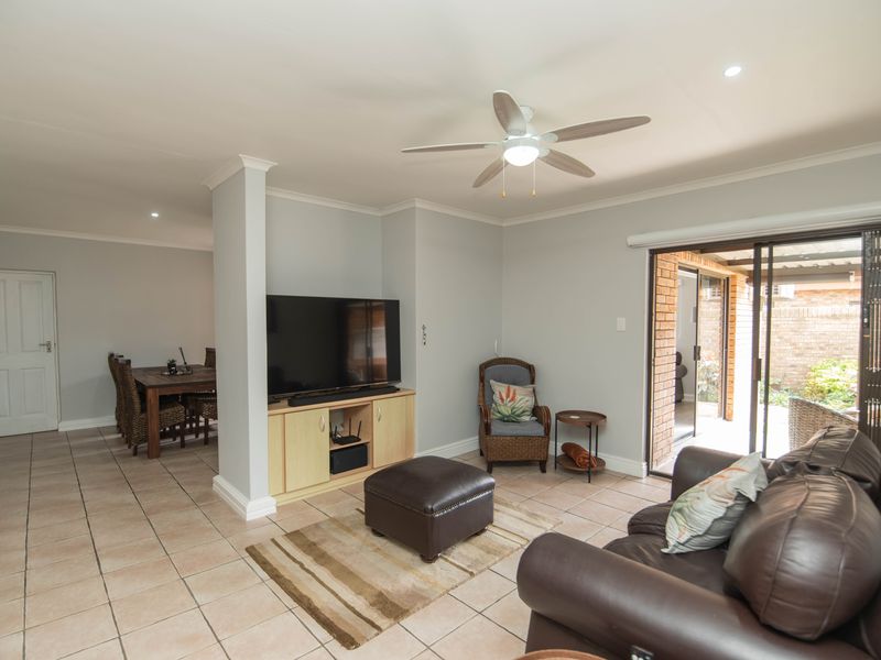 Modern, Energy-Efficient Living in a Sought-After Estate - Photo 5