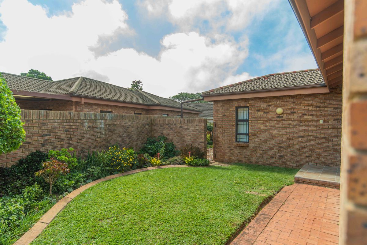 Modern, Energy-Efficient Living in a Sought-After Estate - Photo 2