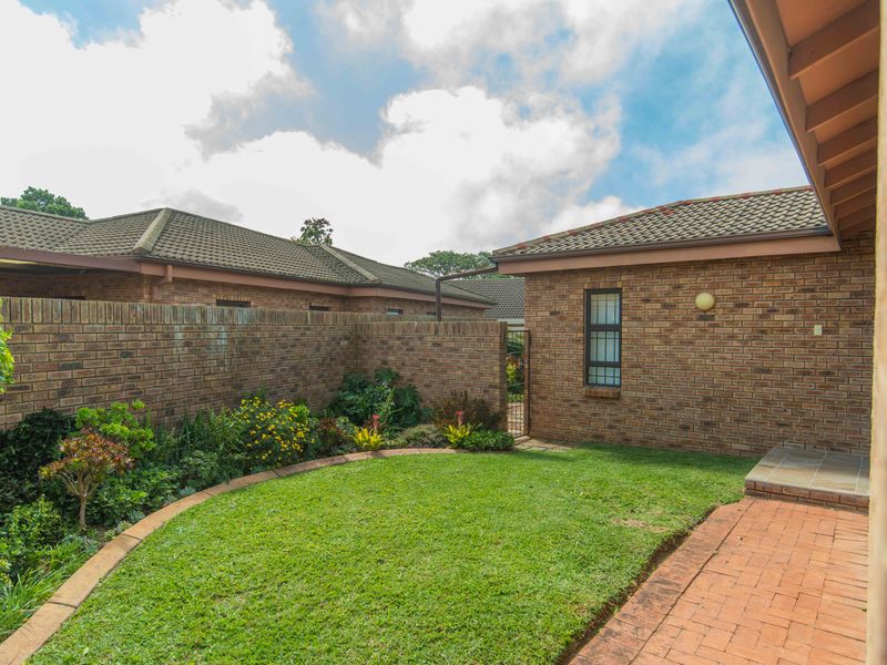 Modern, Energy-Efficient Living in a Sought-After Estate - Photo 2