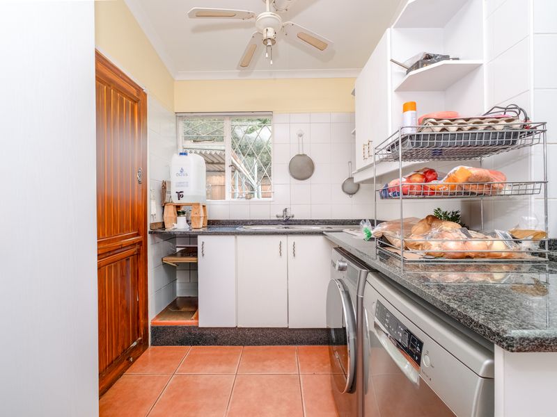 A TRANQIL RETREAT N A PESTIGIOUS LOCATION WITH SOLAR - Photo 9