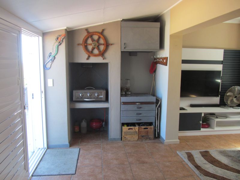 Luxury Lock-Up-and-Go Apartment in Gouritsmond - Photo 6