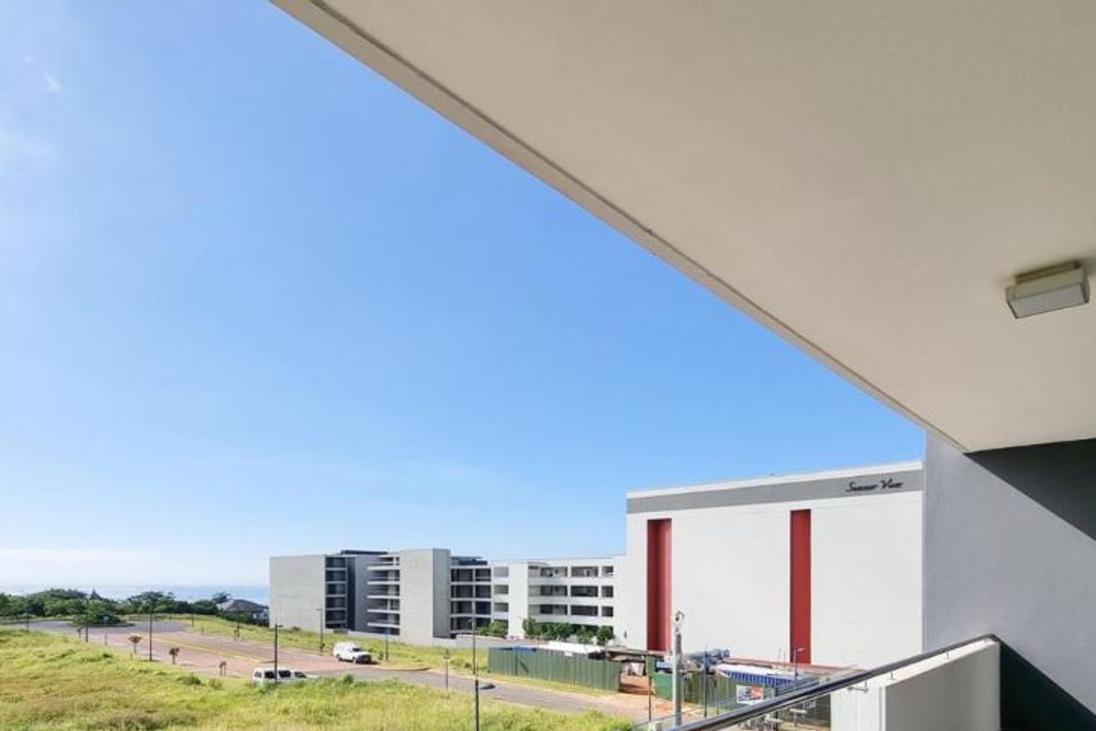 Lovely 2 Bedroom Apartment to let in Umhlanga Ridge with some sea views - Photo 2