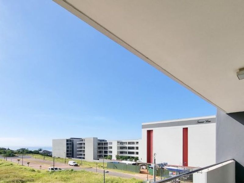 Lovely 2 Bedroom Apartment to let in Umhlanga Ridge with some sea views - Photo 2