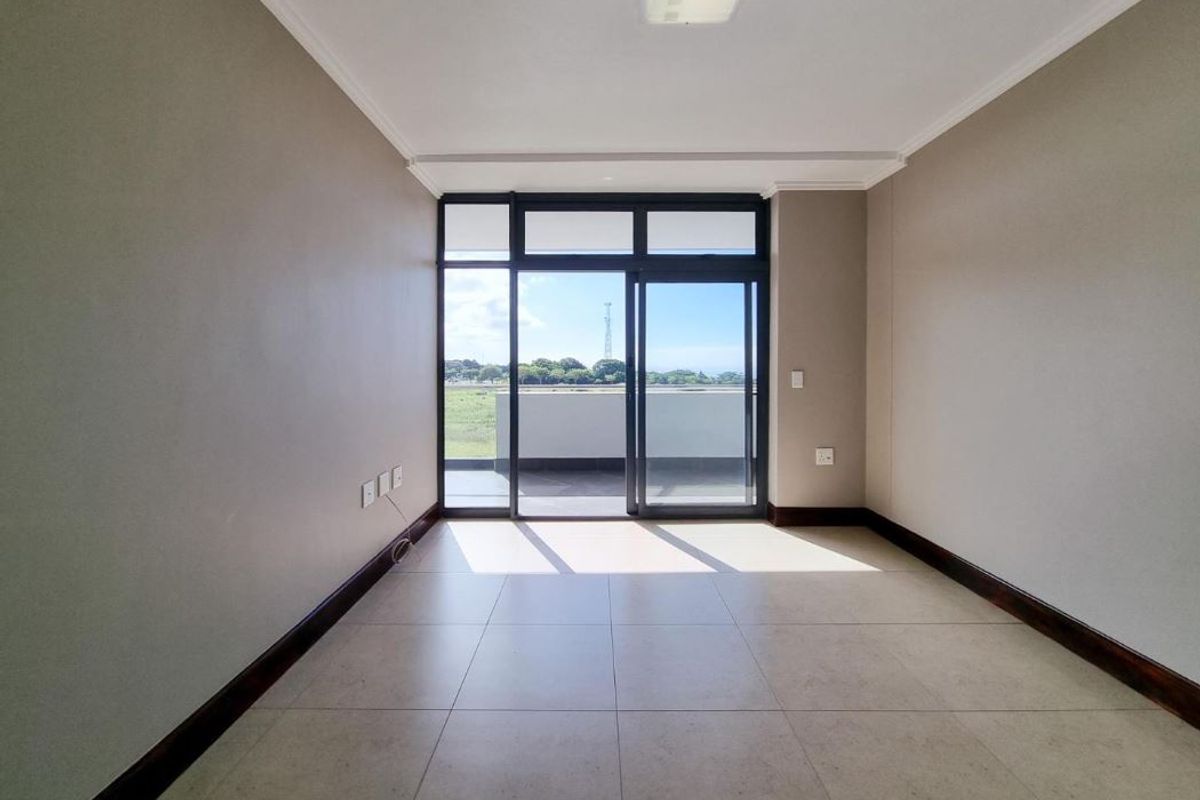 Lovely 2 Bedroom Apartment to let in Umhlanga Ridge with some sea views - Photo 3