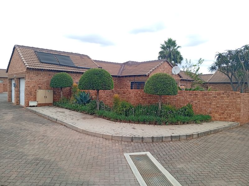 Townhouse Rental Monthly In Pretoria - Photo 4