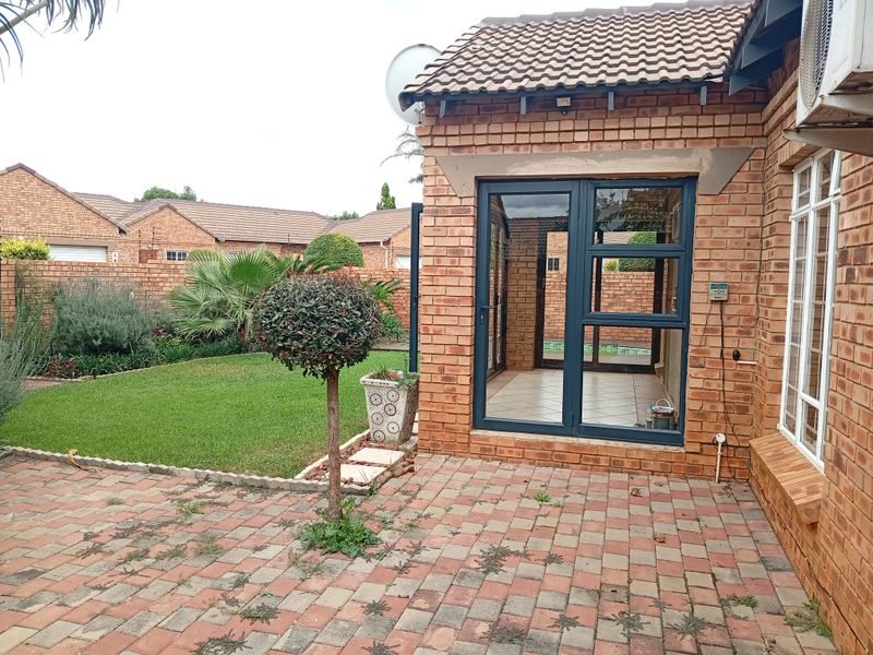 Townhouse Rental Monthly In Pretoria - Photo 8