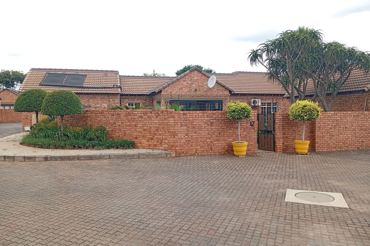 Townhouse Rental Monthly In Pretoria - Photo 5