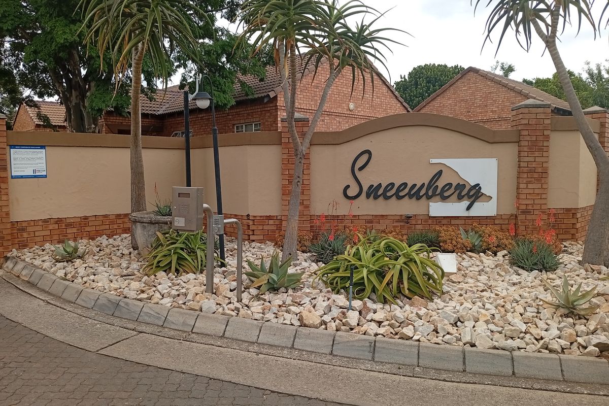 Townhouse Rental Monthly In Pretoria - Photo 2