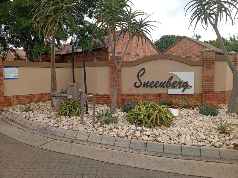 Townhouse Rental Monthly In Pretoria - Photo 2