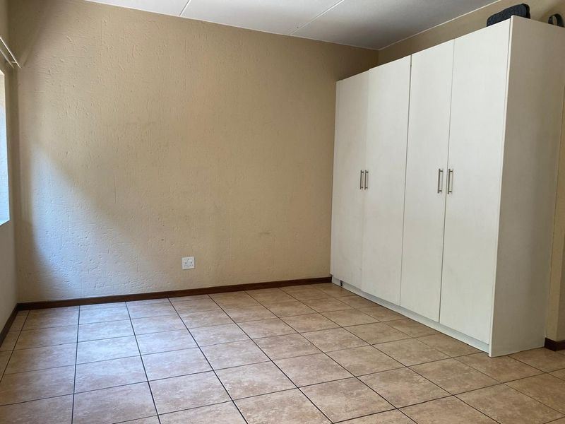 Modern, compact, and full of charm - Photo 10