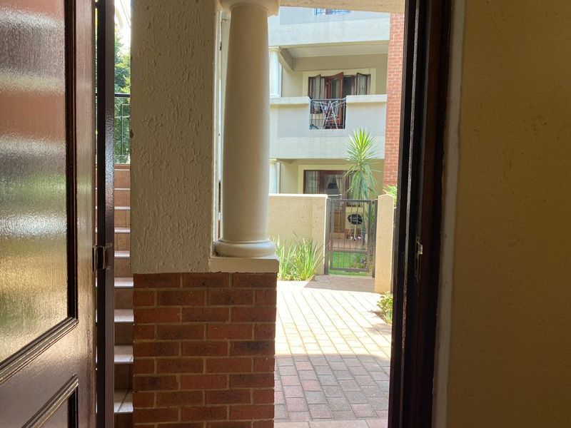 Modern, compact, and full of charm - Photo 9