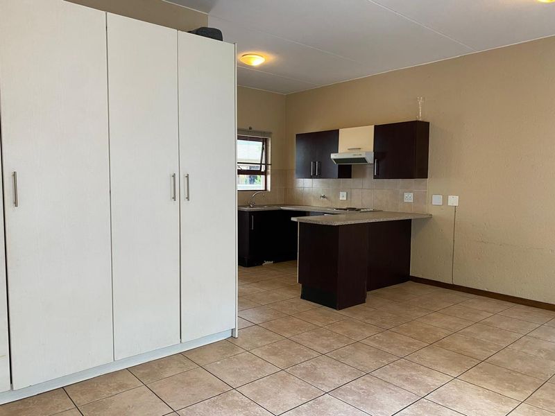 Modern, compact, and full of charm - Photo 8