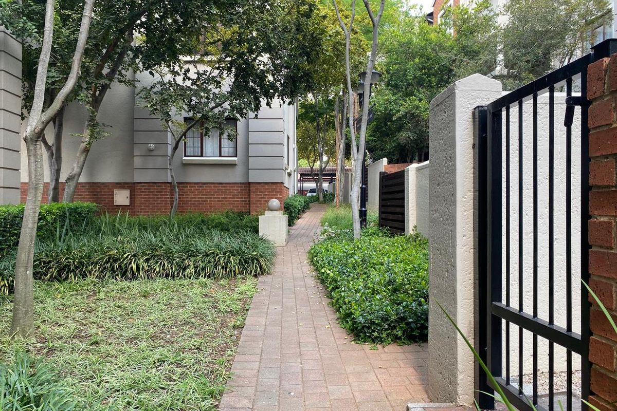 Modern, compact, and full of charm - Photo 2