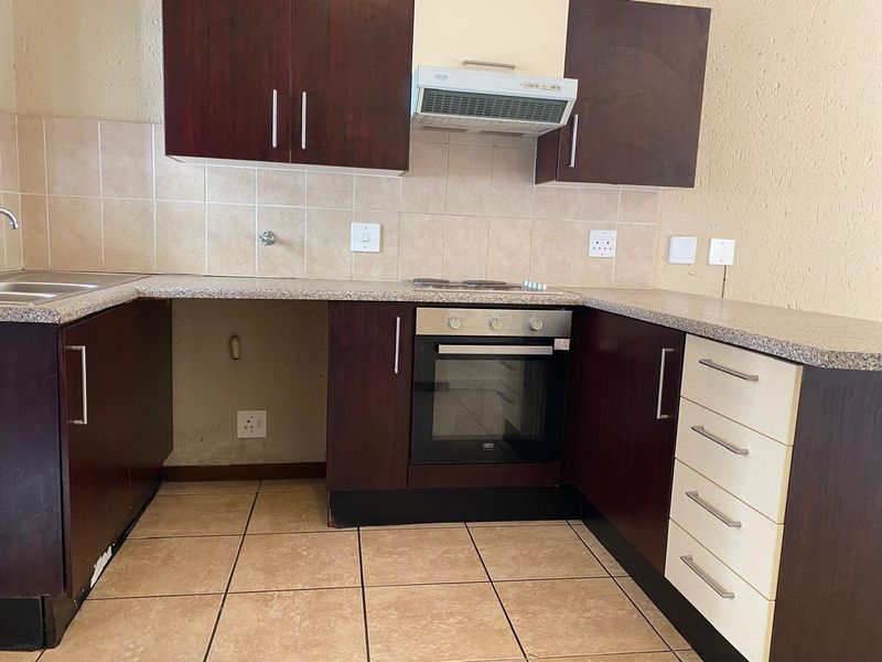 Modern, compact, and full of charm - Photo 4