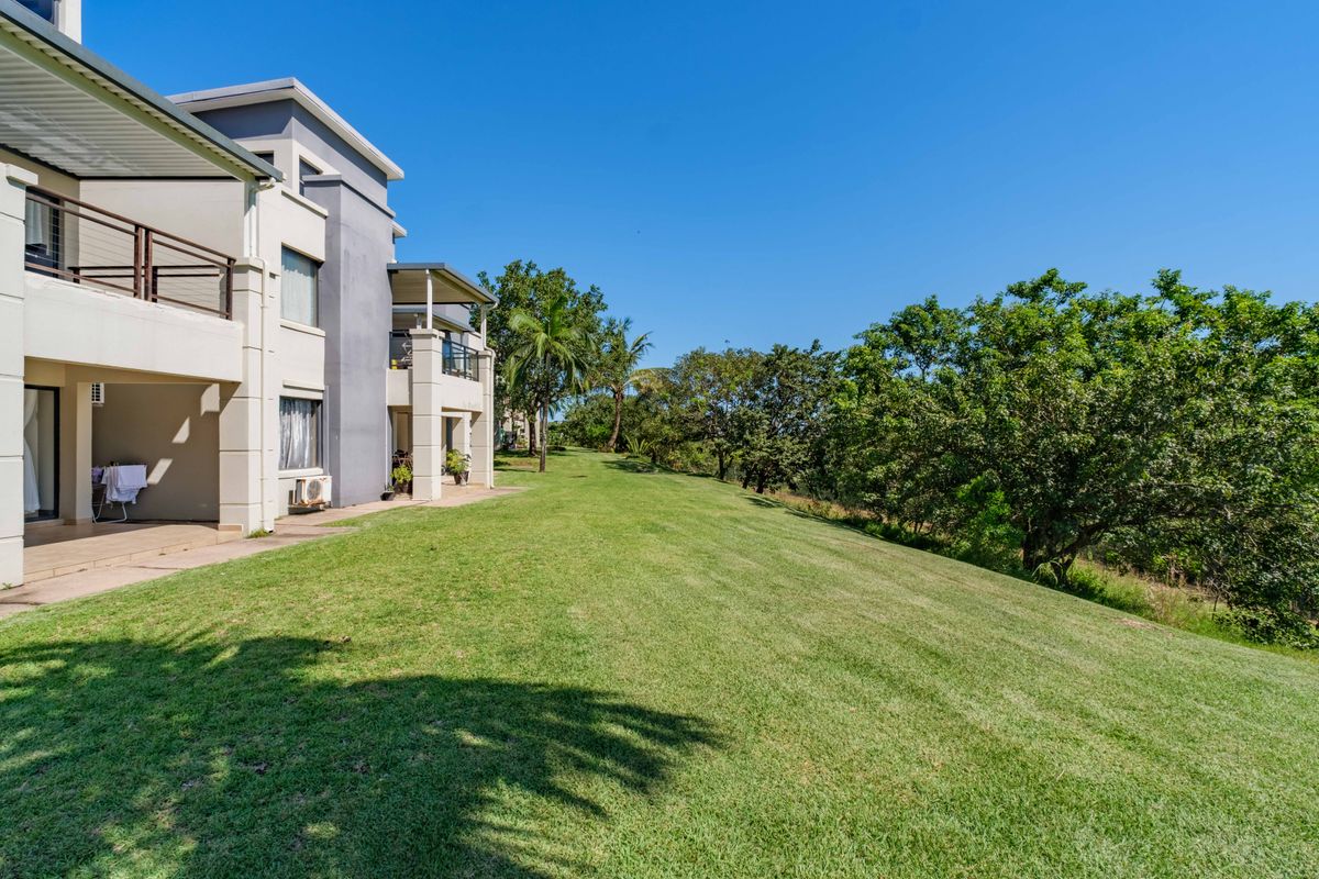 Sole & Exclusive Mandate: Stylish 2 Bedroom Ground Floor Apartment for Sale in Palm Lakes Estate - Photo 2