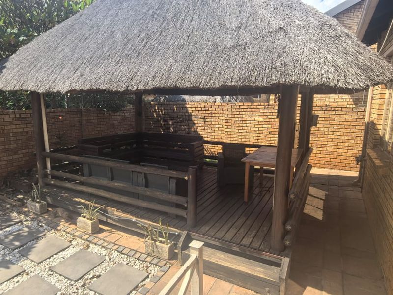 Cozy 3-bedroom townhouse for rent! - Photo 2