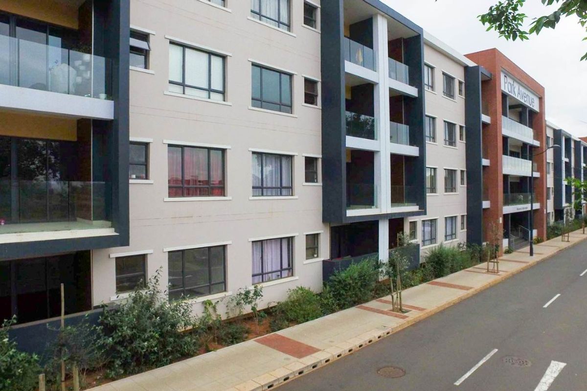 Lovely Bright and Airy 2-bedroom apartment to let in Umhlanga Ridge - Photo 2