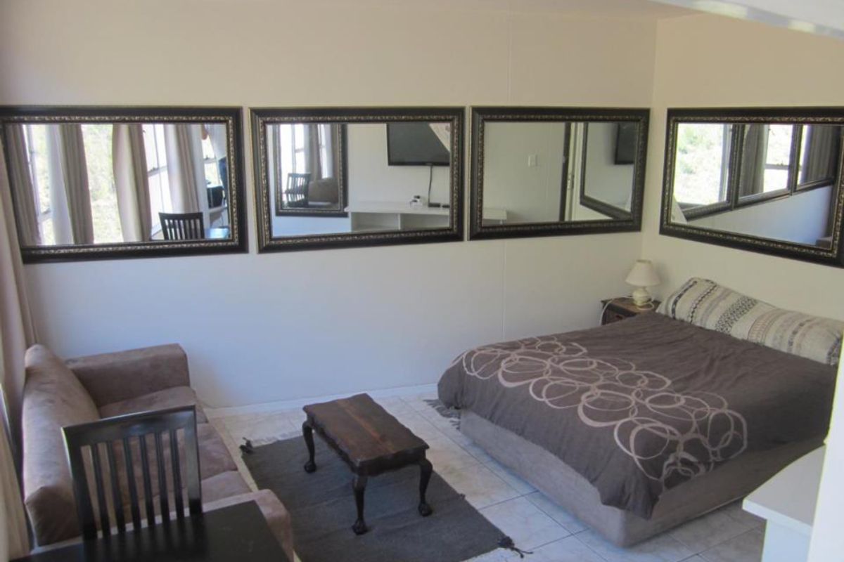 0.5 Bedroom Apartment to rent in Vredehoek - Photo 2
