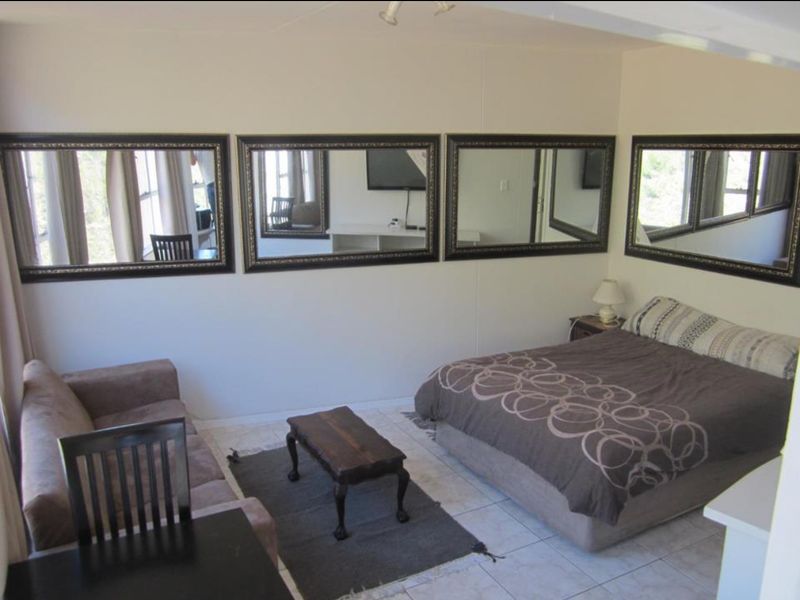 0.5 Bedroom Apartment to rent in Vredehoek - Photo 2