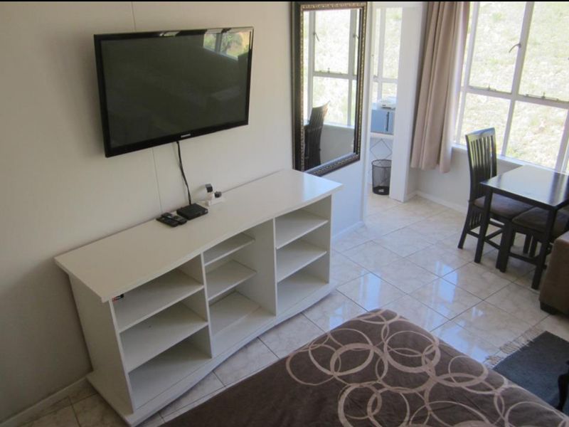 0.5 Bedroom Apartment to rent in Vredehoek - Photo 4