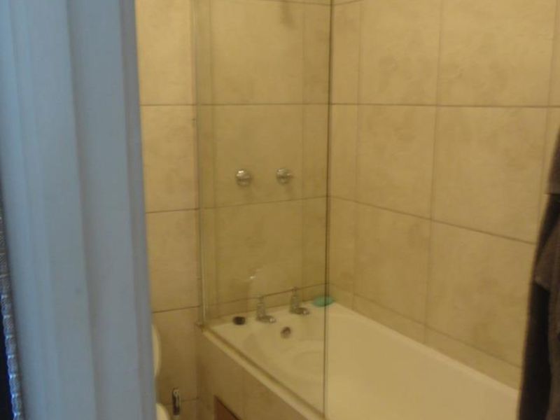 0.5 Bedroom Apartment to rent in Vredehoek - Photo 10