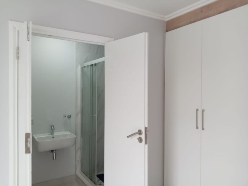 *Urban Luxury Awaits!* - Photo 8