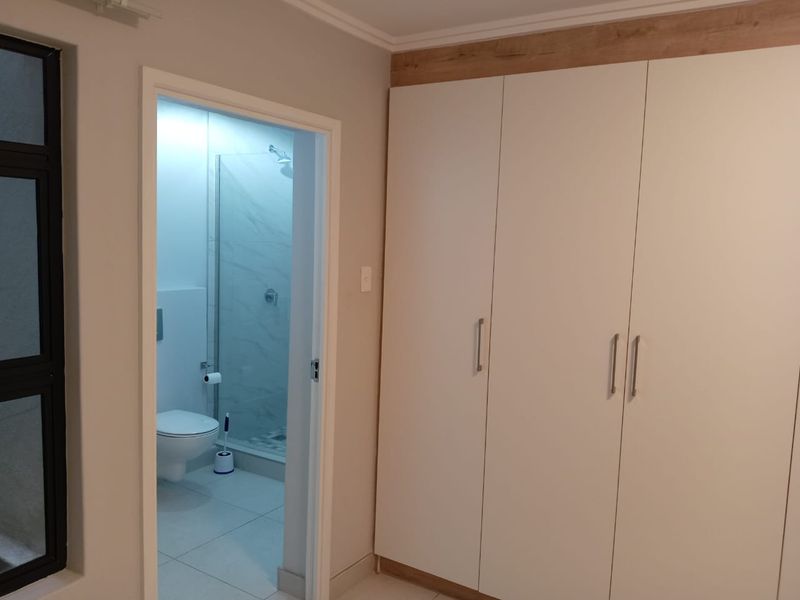 *Urban Luxury Awaits!* - Photo 7