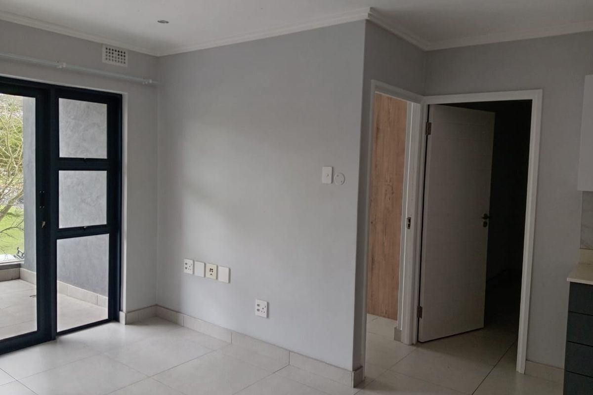 *Urban Luxury Awaits!* - Photo 4