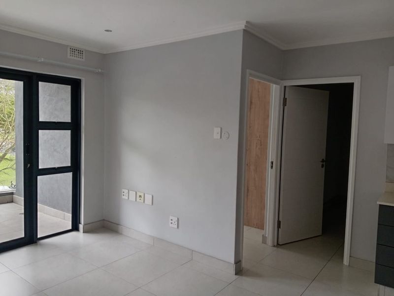 *Urban Luxury Awaits!* - Photo 4