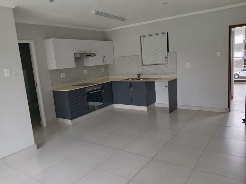 *Urban Luxury Awaits!* - Photo 2