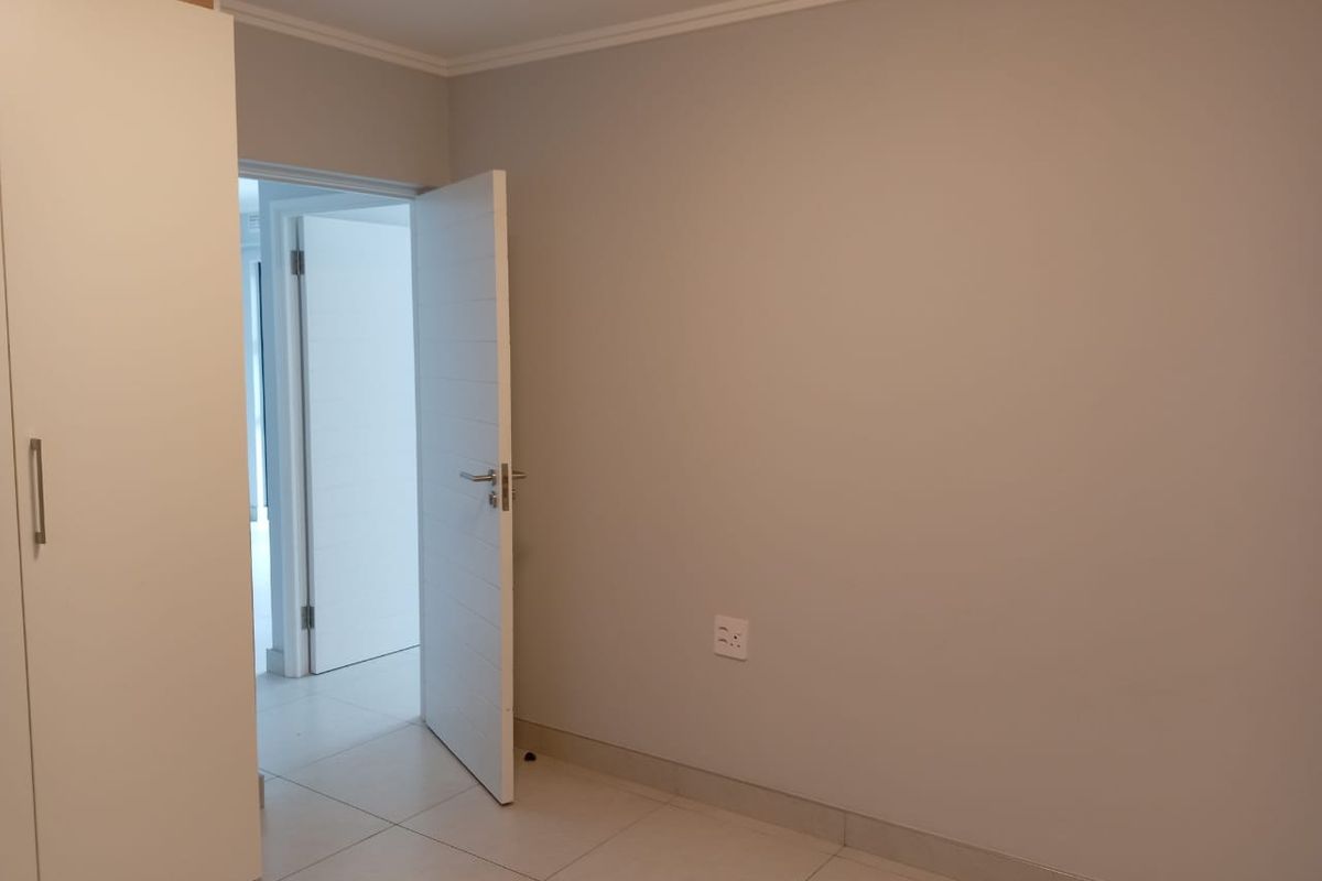 *Urban Luxury Awaits!* - Photo 5